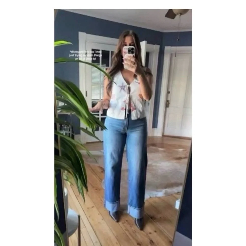AMERICAN EAGLE Stovepipe Cuff Crop Jeans - Picture 4 of 13